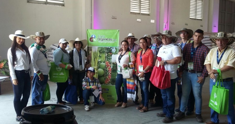 Productores en el stand de Agro Orgánicos S.A.S.